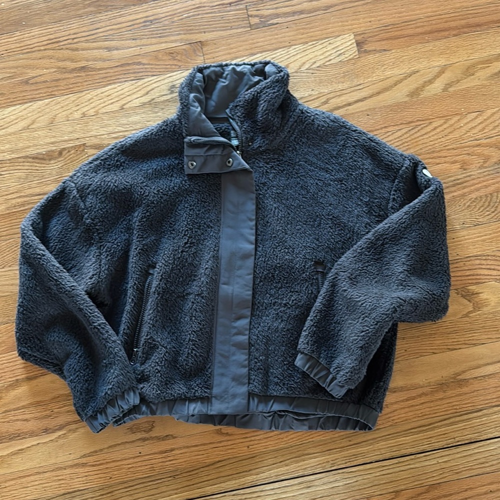 Vuori Sherpa fleece jacket